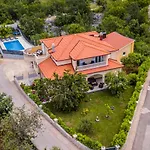 Holiday home Mile-with Private Heated Pool Katuni