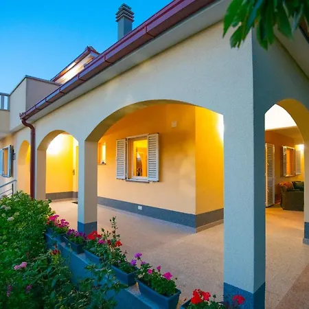 Nyaraló Villa Mile Katuni