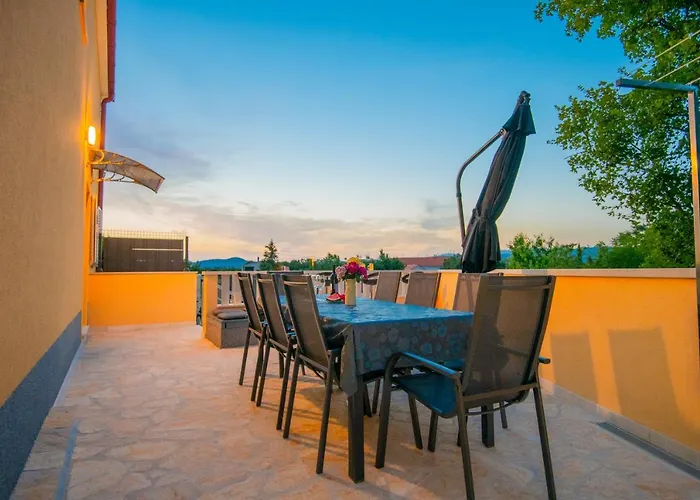 Mile-with Private Heated Pool * Katuni