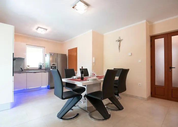 別荘 Mile-with Private Heated Pool *