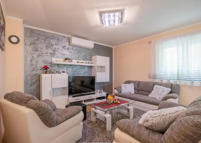 Mile-with Private Heated Pool * Katuni