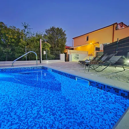 Mile-with Private Heated Pool * Katuni
