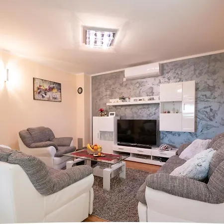 Mile-with Private Heated Pool * Katuni