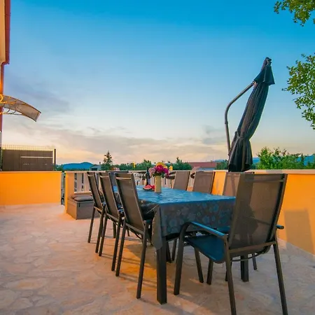 Mile-with Private Heated Pool * Katuni