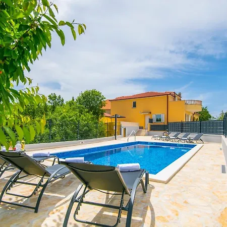 別荘 Mile-with Private Heated Pool