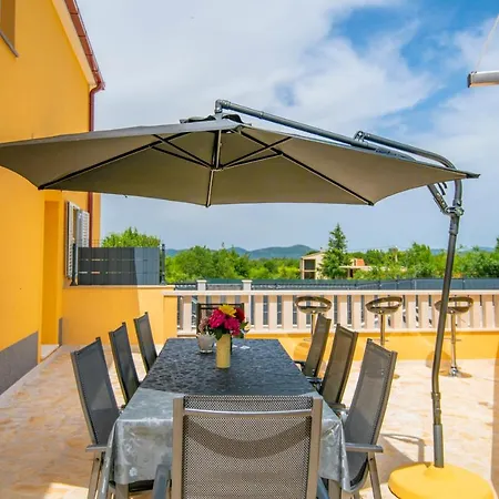 Mile-with Private Heated Pool * Katuni