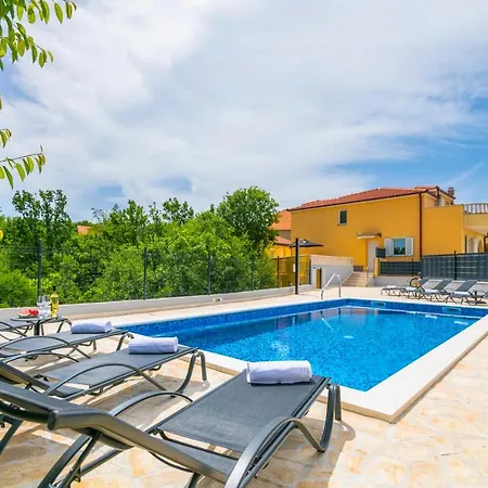 Mile-with Private Heated Pool Tatil Evi *