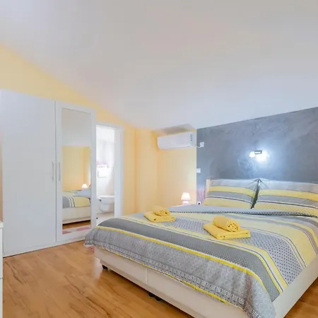 Mile-with Private Heated Pool * Katuni