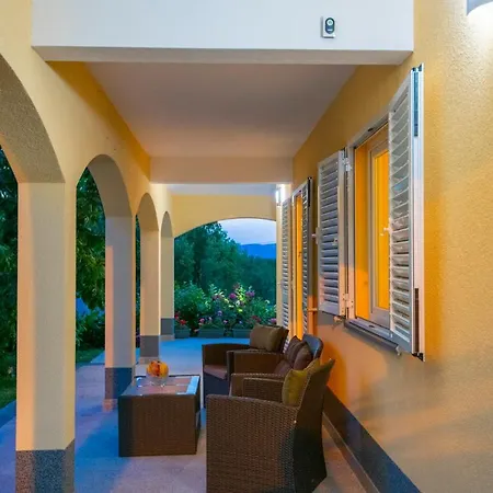 Mile-with Private Heated Pool * Katuni