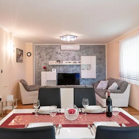 Villa Mile-With Private Heated Pool Vikendica *