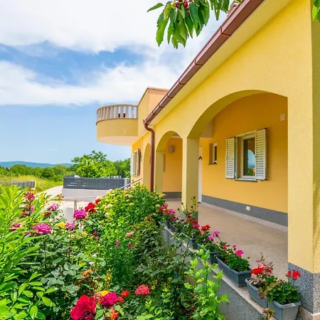 Mile-with Private Heated Pool * Katuni