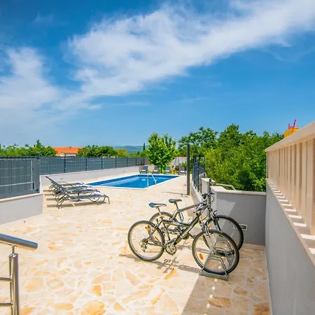 Villa Mile-With Private Heated Pool *