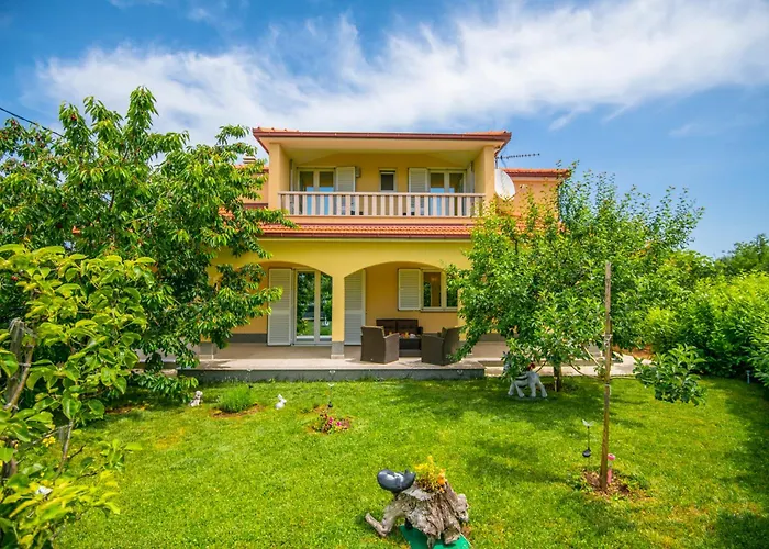 Mile-with Private Heated Pool * Katuni