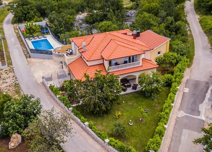 Dom wakacyjny Mile-with Private Heated Pool Katuni
