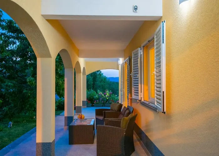 Mile-with Private Heated Pool * Katuni