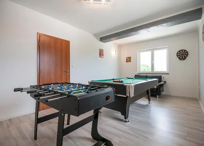 Dom wakacyjny Mile-with Private Heated Pool Katuni