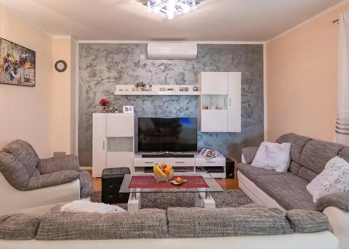 Mile-with Private Heated Pool Katuni